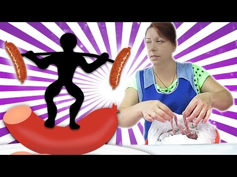 Видео: Чем кормить гостей? Мужчина хочет сделать колбасу