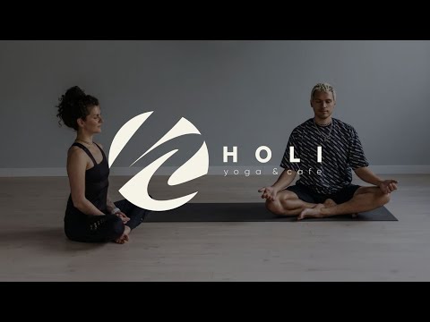 Видео: HOLI STUDIO - дживамукти йога дома для любого уровня с Кристиной Бутаевой