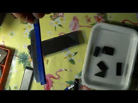 Видео: КАК РАБОТАЕТ ПРИРОДНЫЙ КАМЕНЬ YELLOW  LAKE ПО ОПАСНОЙ БРИТВЕ