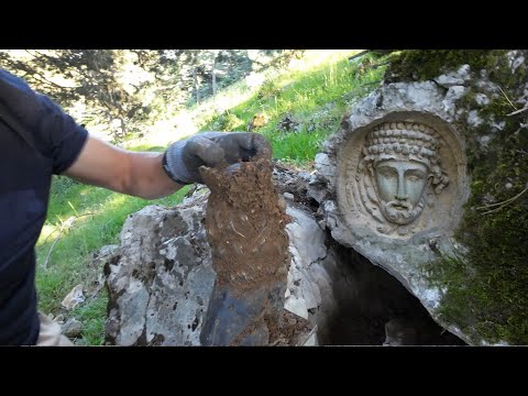 Видео: Искатели Сокровищ Нашли Бесценную Скульптуру...