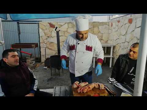 Видео: Шашлык, ребра из мраморный говядины. Жареные овощи на костре.