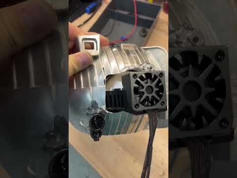 Видео: Hyundai Staria установка светодиодных линз MTF Cyberlight 3"