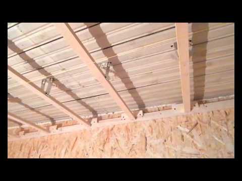Видео: Монтаж потолка плитами OSB