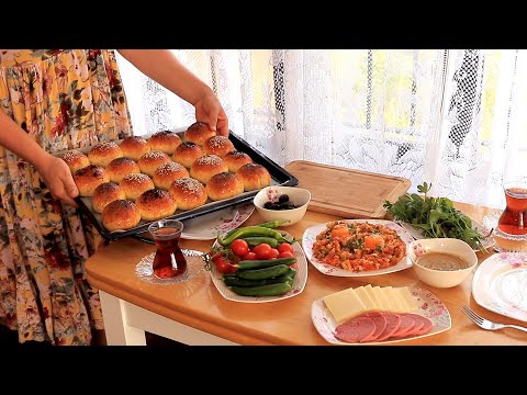 Видео: Приготовление традиционного турецкого завтрака в горной деревне. Свежие булочки и Менемен
