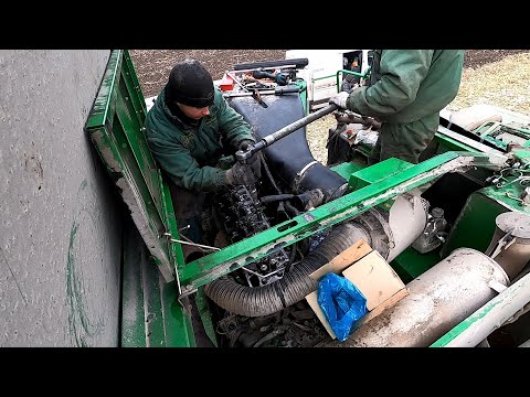 Видео: Замена прокладки ГБЦ в поле на комбайне John Deere T660!