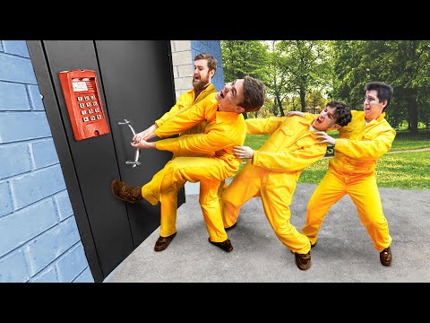 Видео: 5. СКОЛЬКО ЧЕЛОВЕК ВЫЛОМАЮТ ПОДЪЕЗДНУЮ ДВЕРЬ?