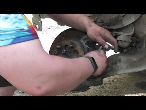 Видео: Safe замена передних тормозных дисков