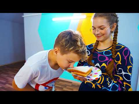 Видео: МОЯ ДЕВУШКА - ШПИОН! Смешные и неловкие ситуации в школе!