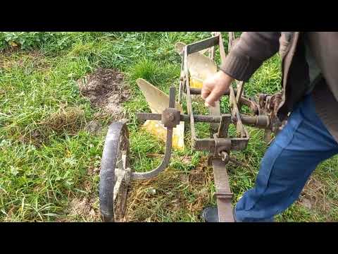Видео: Налаштування кінного 2-х скибового плуга.