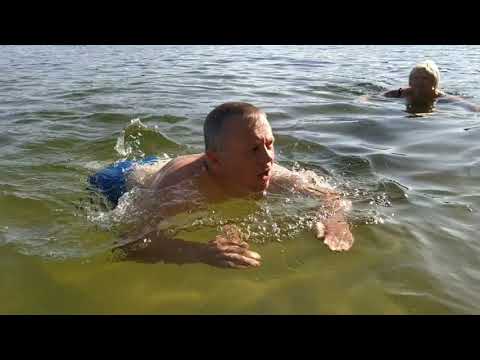 Видео: Навыки самостоятельной жизни для человека с инвалидностью: жара, озеро, купание.