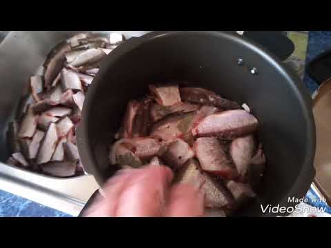 Видео: Тушёнка из речной рыбы.