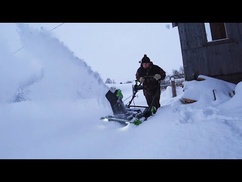 Видео: НЕ ПОКУПАЙТЕ Снегоуборщик с двс, пока не посмотрите это видео! Greenworks GD82ST.