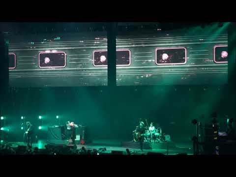 Видео: Мумий Тролль - Карты (Санкт-Петербург, Ледовый дворец, 5.12.2019)