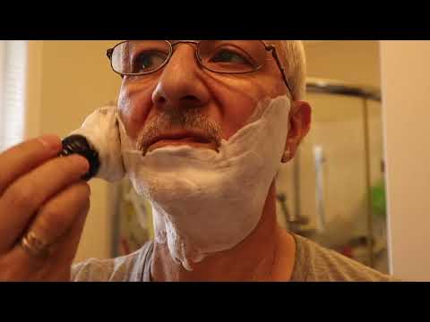 Видео: Бритьё опасными бритвами Flic Solingen VS Parker 510 straight razors shaving
