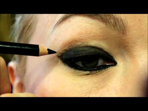 Видео: Урок 12 - Дымчатый макияж (Smokey Eyes)