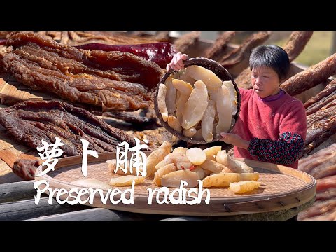 Видео: Белая редиска, желтая редиска и черная редиска, бабушка делает традиционную консервированную редьку