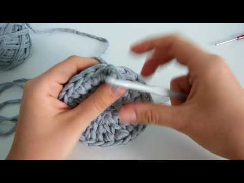 Видео: Мастер-класс: вязание корзинки-стаканчика из трикотажной пряжи. Часть 1.