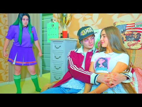 Видео: МОМИЧЕ ЗОМБИ у дома се намесва в НОВАТА ВРЪЗКА НА ДАЯНА 😨 Vlog за Лейди Даяна! Съвети в училище