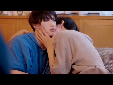 Видео: Он притворился пьяным и оставил засосы на шее мальчика