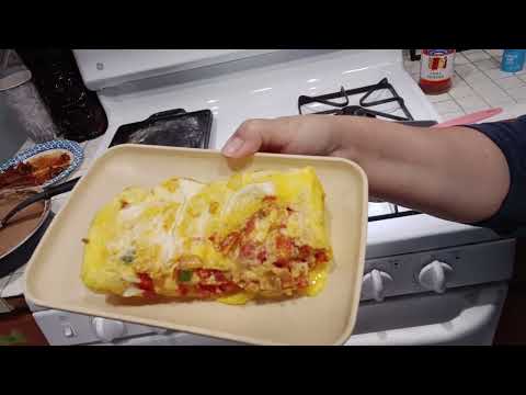 Видео: Готовим вкусный испанский омлет