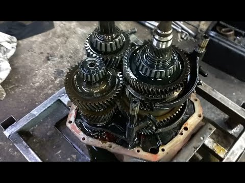 Видео: Полная разборка и дефектовка кпп  Рено B18 (Gearbox Renault B18)