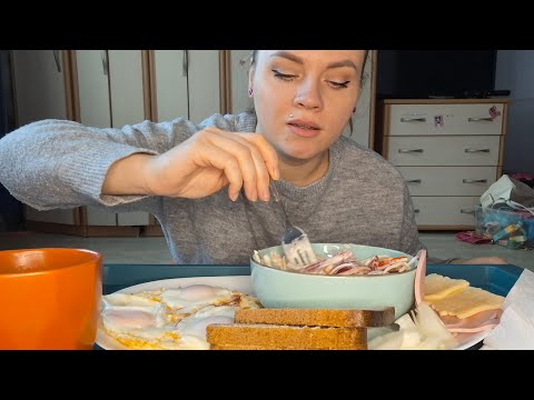 Видео: Мукбанг | Завтрак, яичница, самый вкусный салат, кофе #мукбанг #фудблогер