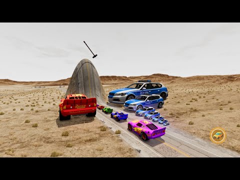 Видео: Большой и маленький Молния Маккуин и полицейская машина против гигантского Выпуклости и Молота – ...