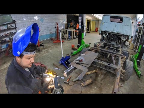 Видео: Ремонт рамы грузовика Toyota Hiace / Часть 2