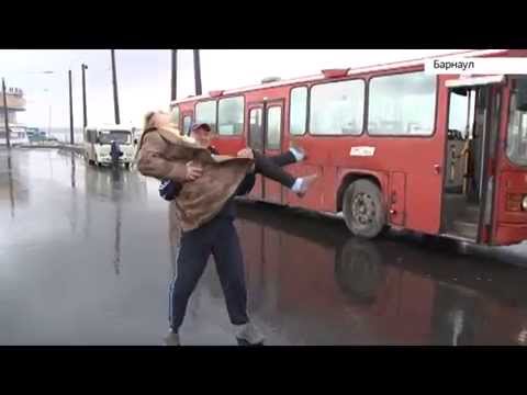 Видео: В Барнауле живёт необычный водитель автобуса