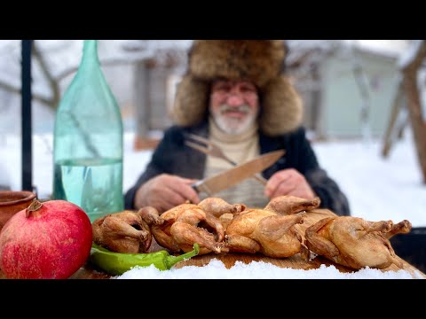 Видео: ЖАРЕНАЯ КУРИЦА по ДРЕВНЕМУ РЕЦЕПТУ. ПАПИН ЗАВТРАК. ГОТОВИМ на ЮМОРЕ.