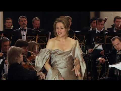 Видео: Рене Флеминг "Casta Diva" из оперы Беллини "Норма"
