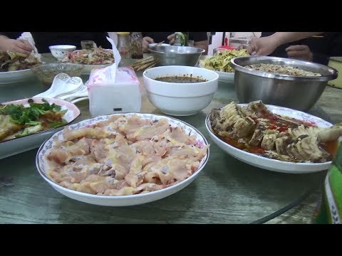 Видео: Сто блюд из одной рыбки - Жизнь в Китае #166