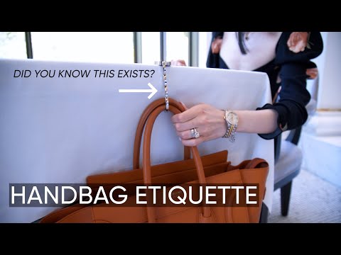 Видео: Как правильно носить сумочку | Правила этикета в отношении сумочек, которые должна знать каждая ж...