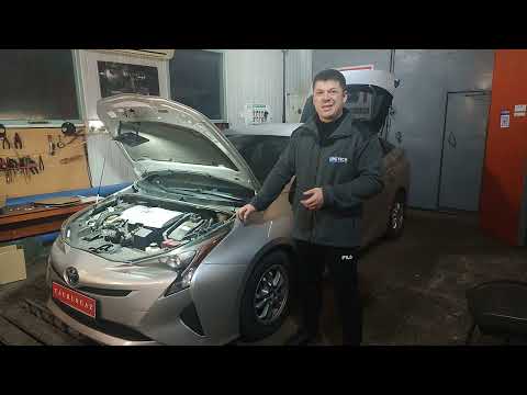 Видео: Обзор Toyota Prius. Ездит на аккумуляторе, газе и бензине.