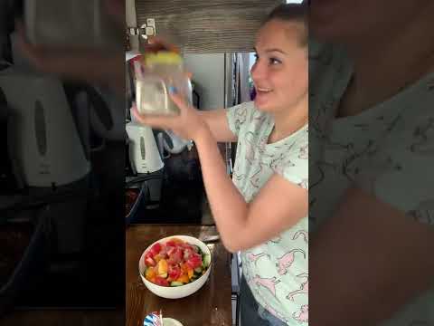 Видео: Нарежу ка я салатик 🥰