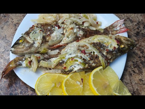 Видео: Вкусная рыба в сметанном соусе на сковороде | Корейский томатный салат