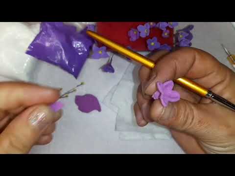 Видео: Цветы сирени из воздушного пластилина на броши.