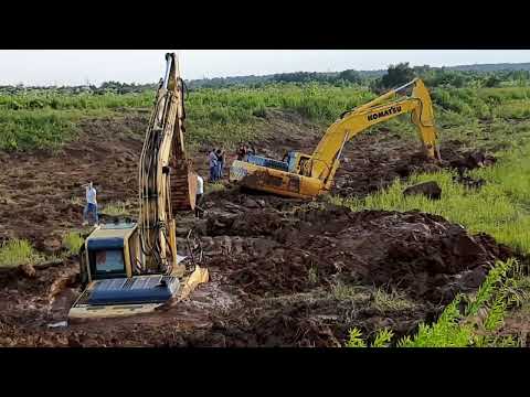 Видео: Грузовой эвакуатор. Вытаскивание экскаватора