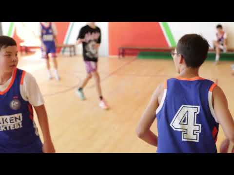 Видео: №9-мектептің  командасымен жолдастық  кездесу