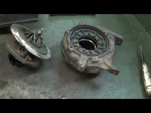 Видео: Замена картриджа на турбокомпрессоре GT 22 V ( Mercedes )