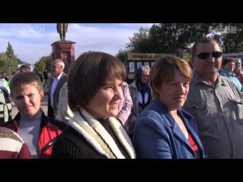 Видео: На фестивале арбузов в Ровном победил арбуз весом 20 с лишним килограмм