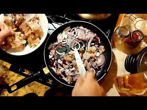 Видео: Рубрика "ЕСТЬ ЧË ПОХАВАТЬ?": СВИНЫЕ НОГИ в острых приправах