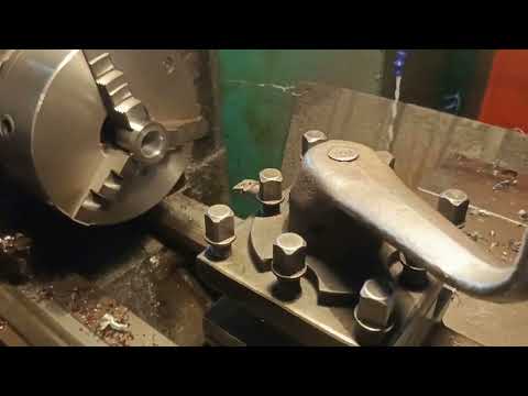 Видео: Гайка готова! Нарізаємо різьбу і перевіряємо на валу 🔩