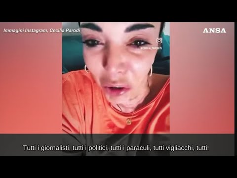 Видео: Психически нестабильной женщине дали 1 год и 6 месяцев условного заключения. Италия. 