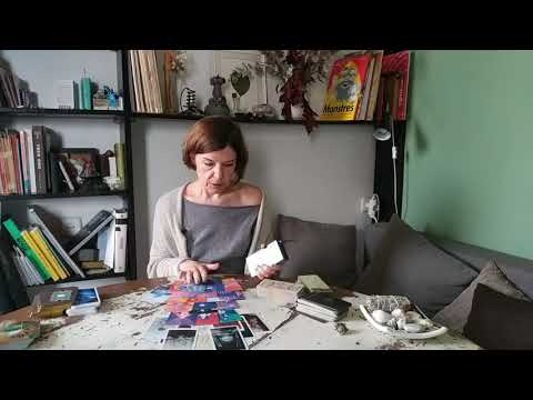 Видео: 🔥 С кем он вас обсуждает и что говорит. Гадание таро онлайн