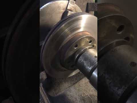 Видео: Тормозные диски,проточка.