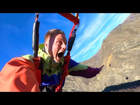 Видео: Самые СТРАШНЫЕ и БЕЗУМНЫЕ Аттракционы в Мире.