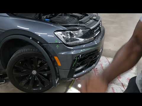 Видео: Снятие переднего бампера и фар Volkswagen Tiguan 2021 года
