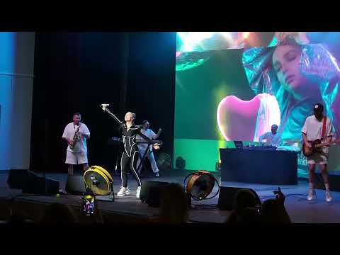 Видео: Мари Краймбрери - Мне так хорошо;Я хотела твою фамилию