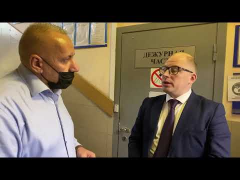 Видео: В отдел полиции №51 не пускают защитника